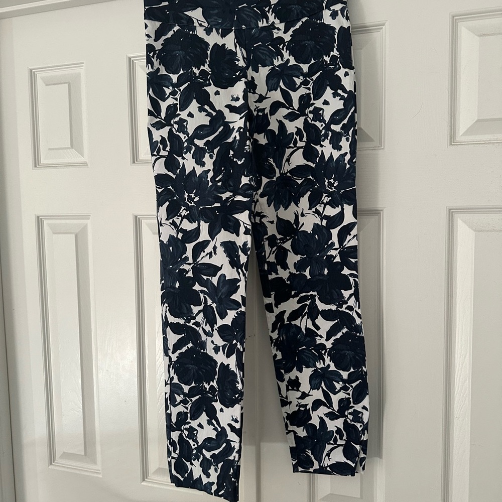 Up! Capri pants